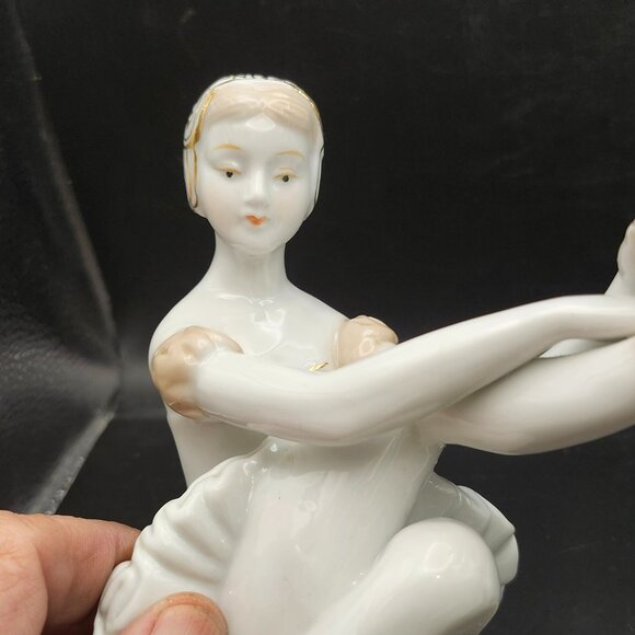 Vintage Pair Of Porcelain Ballerina Figurines White Gold Accents Victorian Style - Picture 5 of 14
